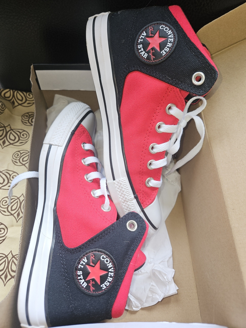 Converse Unisex’s Chuck Taylor All Star High Top Sneakers - Red/Black